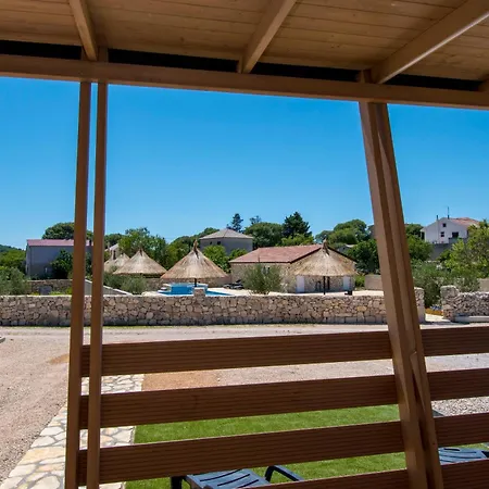 Mobile Banovi Dvori Ii Semesterbostad Tisno