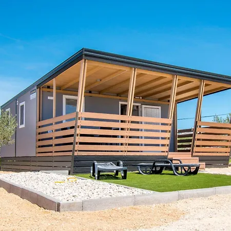 Mobile Banovi Dvori Ii Semesterbostad *