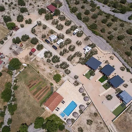 Mobile Banovi Dvori Ii Semesterbostad Tisno