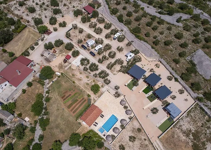 Mobile Banovi Dvori Ii Vakantiehuis Tisno